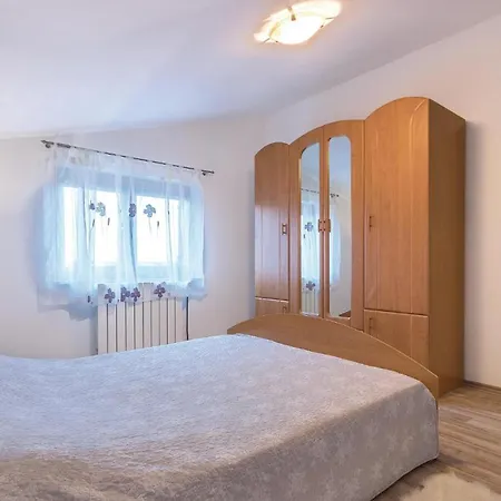 Cozy In With Swimming Pool Appartement
