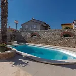 Cozy In With Swimming Pool 아파트 *