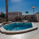 아파트 Cozy In With Swimming Pool