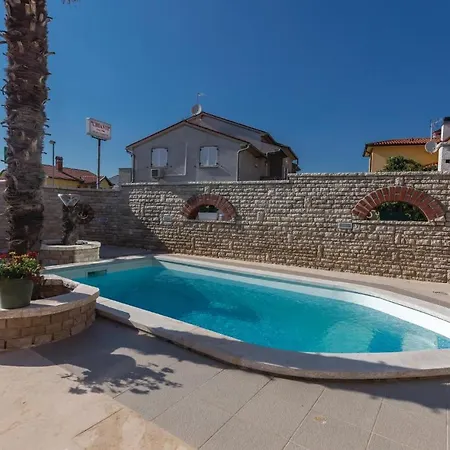 Cozy In With Swimming Pool Apartman *