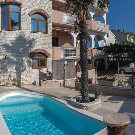 Cozy In With Swimming Pool * Pula