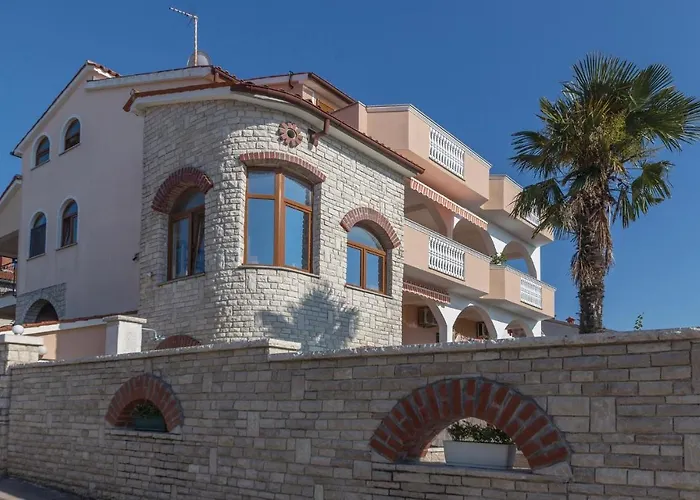 2 Bedroom Amazing In Apartment Pula